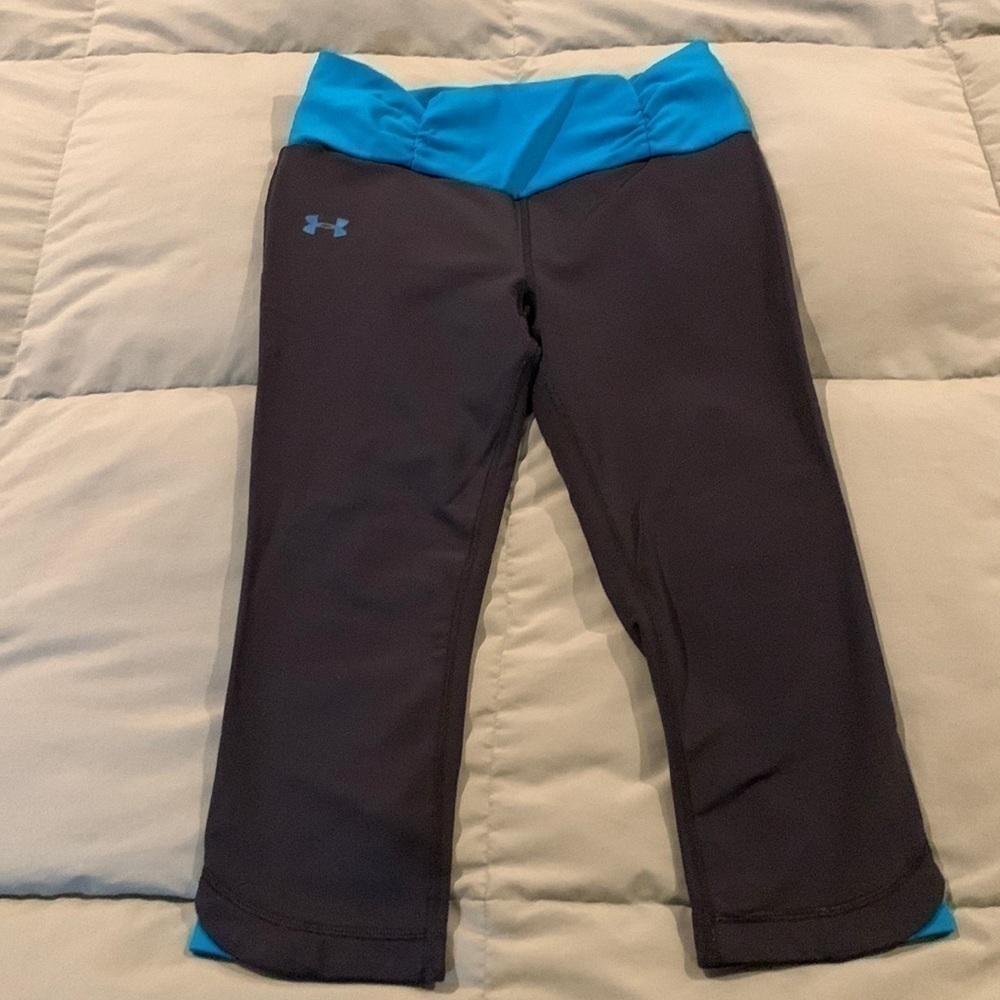 Under Armour Capri. Women’s. Small. Black with Teal Waist Band&Logo.‌‌‌‌‌‌‌‌‌